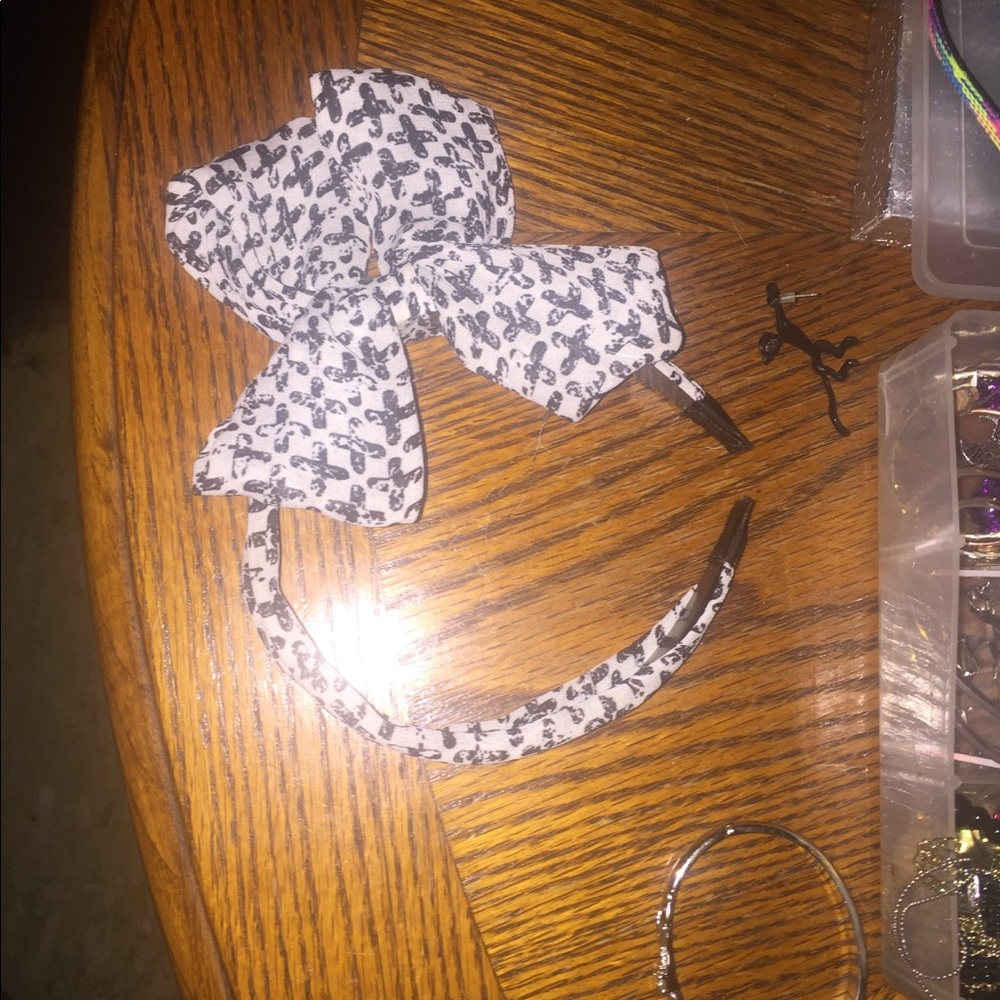 Claire’s bow head band